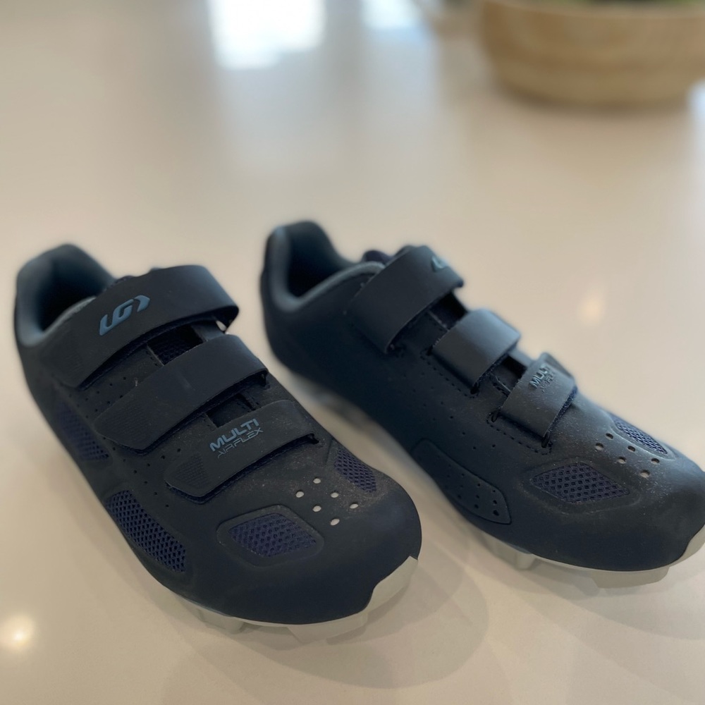 Brand new cycling shoes